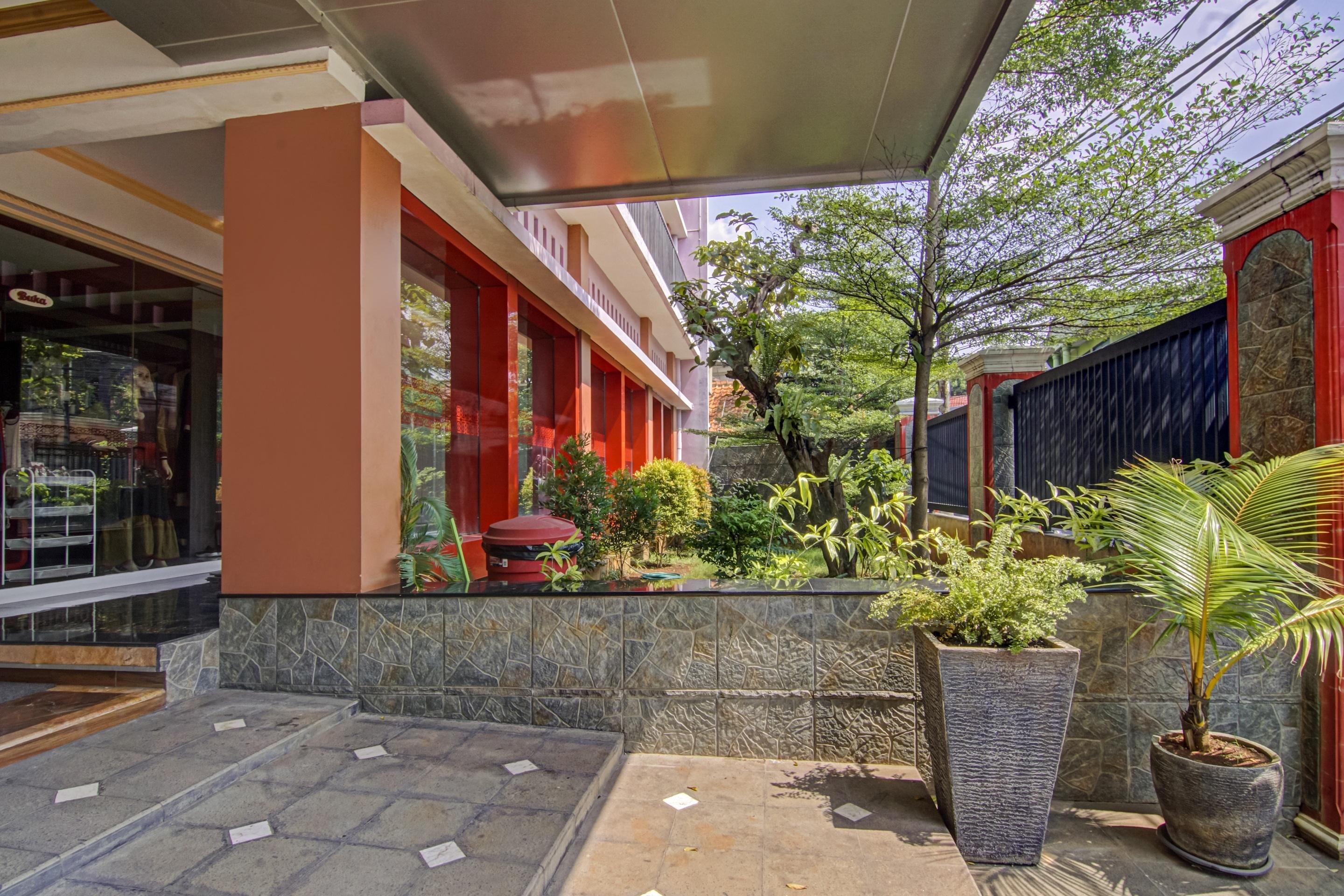 Oyo 3963 Safira Homestay Syariah Jakarta Exterior foto