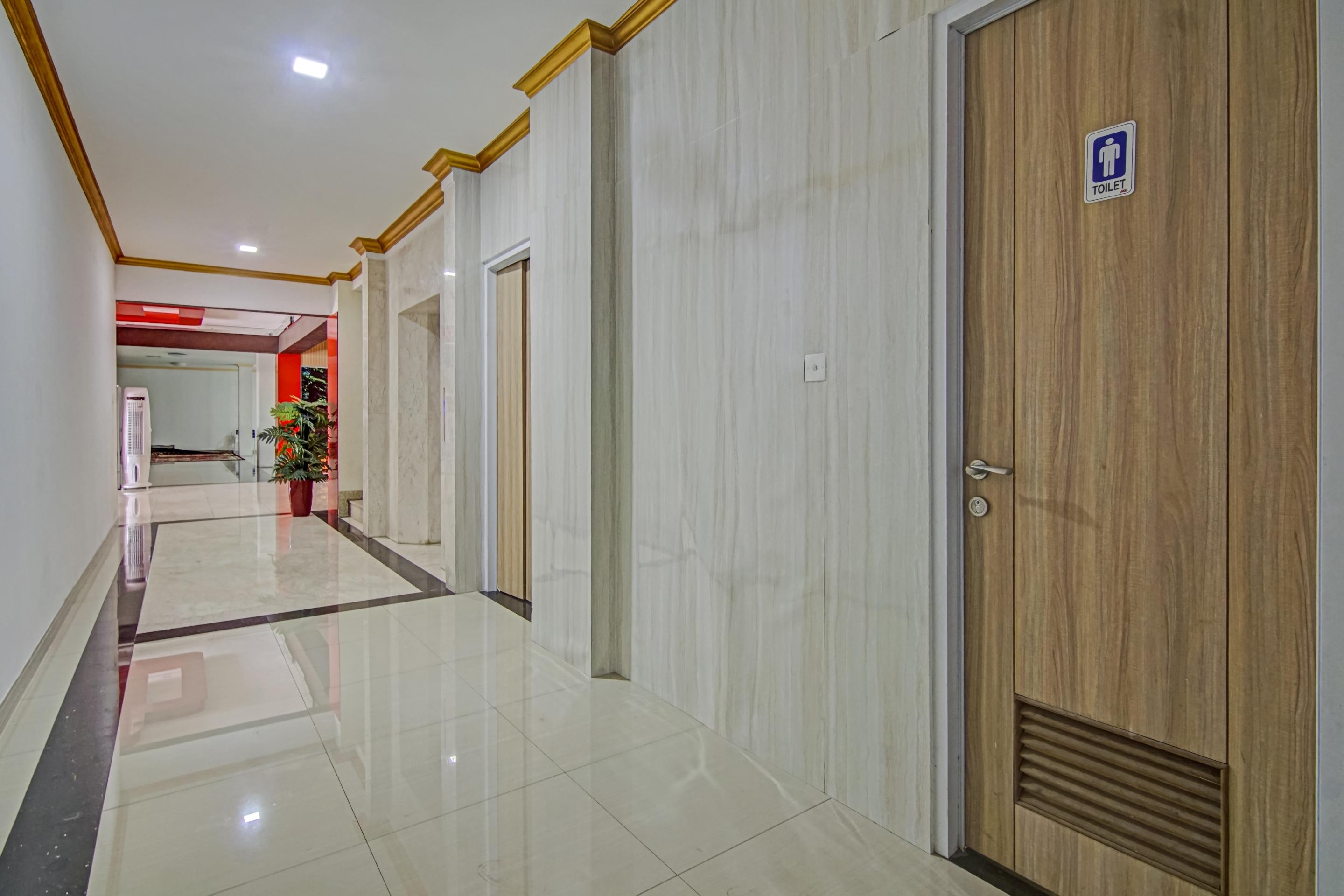 Oyo 3963 Safira Homestay Syariah Jakarta Exterior foto